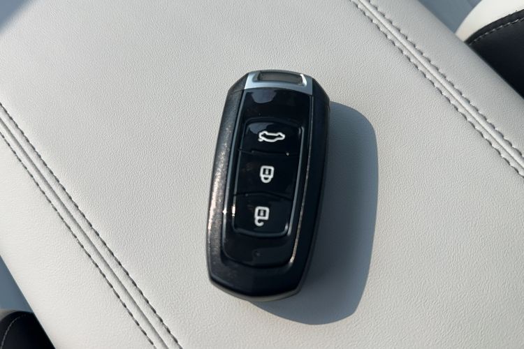 Used BYD Seal 06 New Energy 2025 DM-i Intelligent Drive 120KM Flagship Model Interior 1