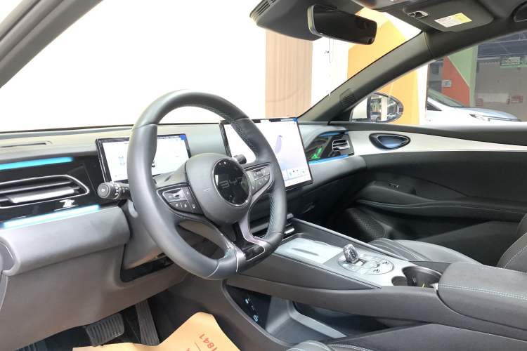 Used BYD Seal 06 New Energy 2025 DM-i Intelligent Drive 120KM Flagship Model Interior 1
