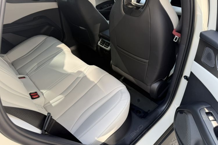 Used BYD Seal 06 New Energy 2025 EV 545KM Premium Edition Interior 13
