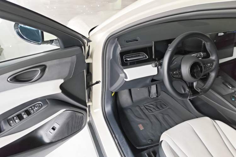 Used BYD Seal 06 New Energy 2025 DM-i Smart Drive 120KM Deluxe Model Interior 3