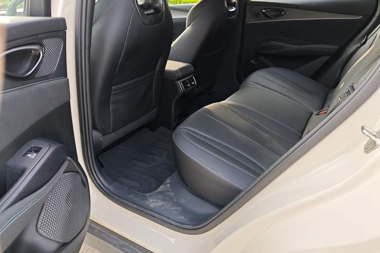 Used BYD Seal 06 New Energy 2025 DM-i Smart Drive 80KM Luxury Model Interior 3