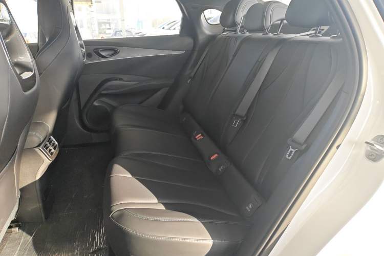 Used BYD Seal 06 New Energy 2025 DM-i Smart Drive 80KM Luxury Model Interior 4