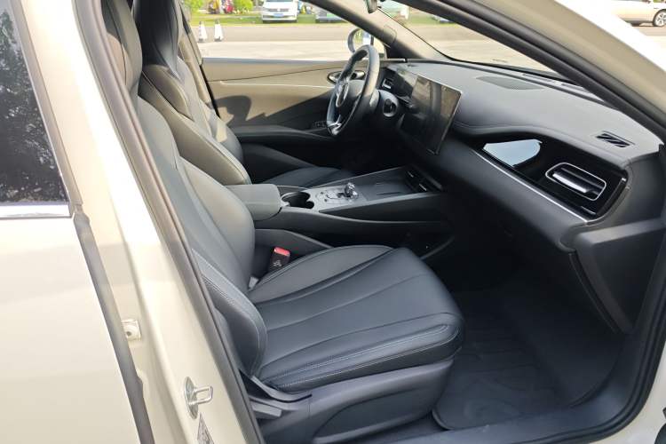 Used BYD Seal 06 New Energy 2025 DM-i Smart Drive 80KM Luxury Model Interior 4
