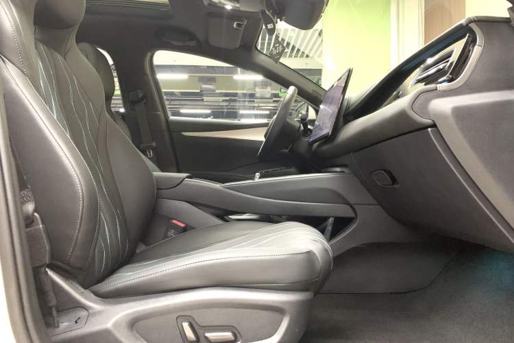 Used BYD Seal 06 New Energy 2025 DM-i Intelligent Drive 120KM Flagship Model Interior 4
