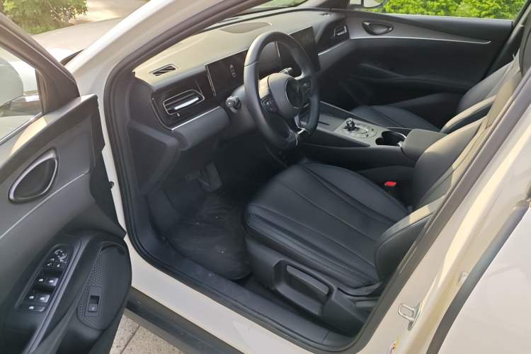 Used BYD Seal 06 New Energy 2025 DM-i Smart Drive 80KM Luxury Model Interior 5