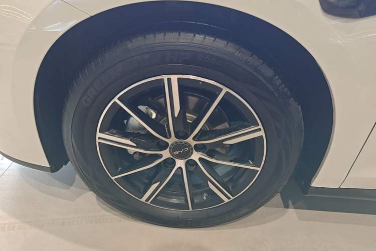 Used BYD Seal 06 New Energy 2025 DM-i Smart Drive 120KM Deluxe Model Left Front Wheel Hub