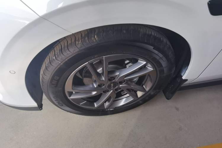 Used BYD Seal 06 New Energy 2025 EV 545KM Premium Edition Left Front Wheel Hub