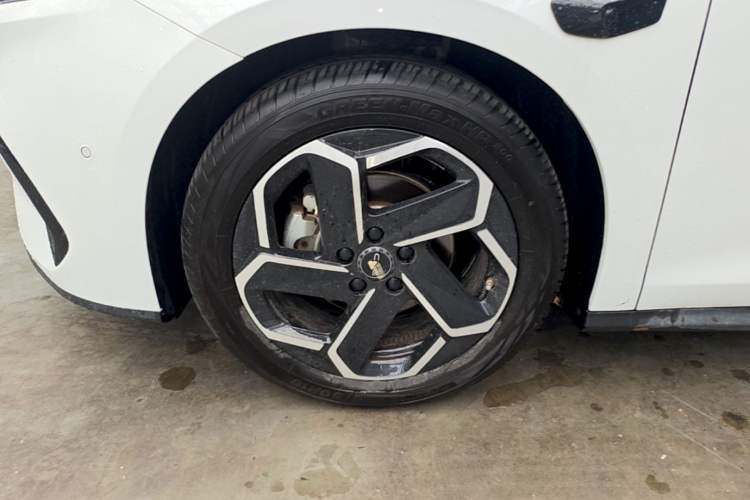 Used BYD Seal 06 New Energy 2025 DM-i Intelligent Drive 120KM Flagship Model Left Front Wheel Hub