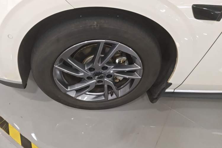 Used BYD Seal 06 New Energy 2025 EV 470KM Prestige Edition Left Front Wheel Hub