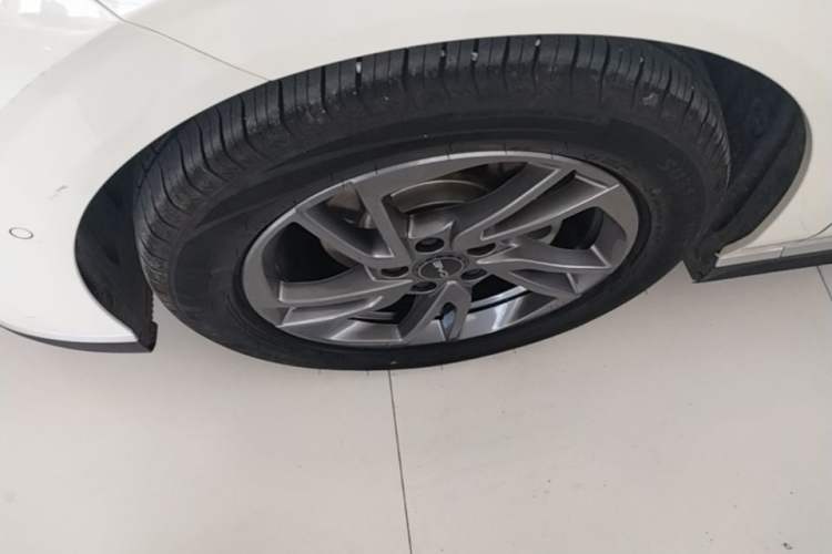 Used BYD Seal 06 New Energy 2025 EV 470KM Prestige Edition Left Front Wheel Hub