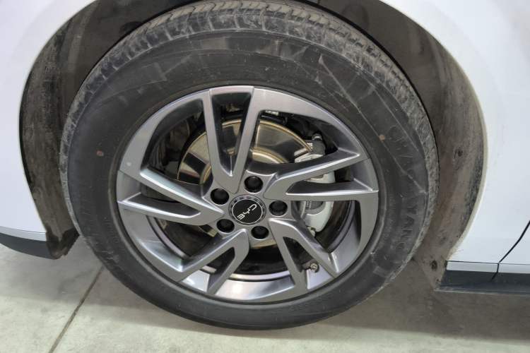 Used BYD Seal 06 New Energy 2025 EV 545KM Premium Edition Left Front Wheel Hub