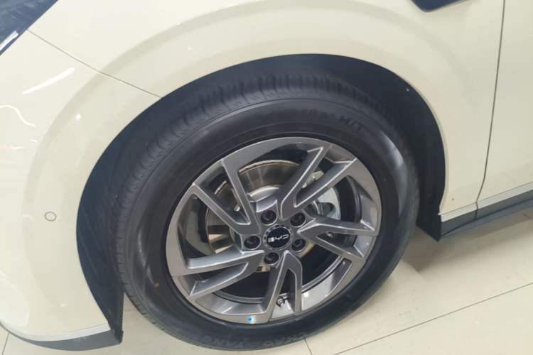 Used BYD Seal 06 New Energy 2025 EV 470KM Prestige Edition Left Front Wheel Hub