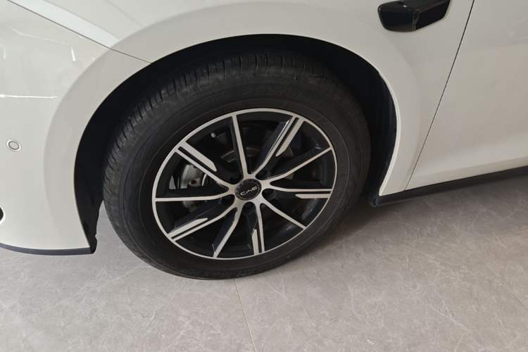 Used BYD Seal 06 New Energy 2025 DM-i Smart Drive 120KM Deluxe Model Left Front Wheel Hub