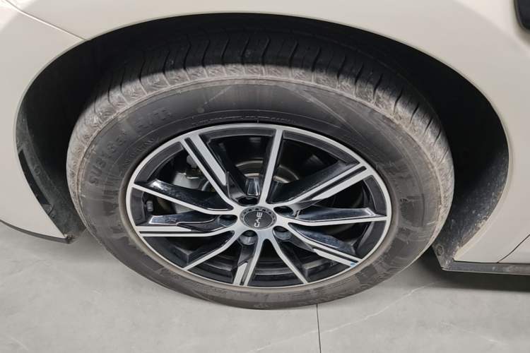 Used BYD Seal 06 New Energy 2025 DM-i Smart Drive 120KM Deluxe Model Left Front Wheel Hub