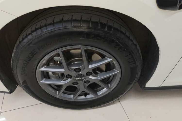 Used BYD Seal 06 New Energy 2025 DM-i Smart Drive 80KM Luxury Model Left Front Wheel Hub