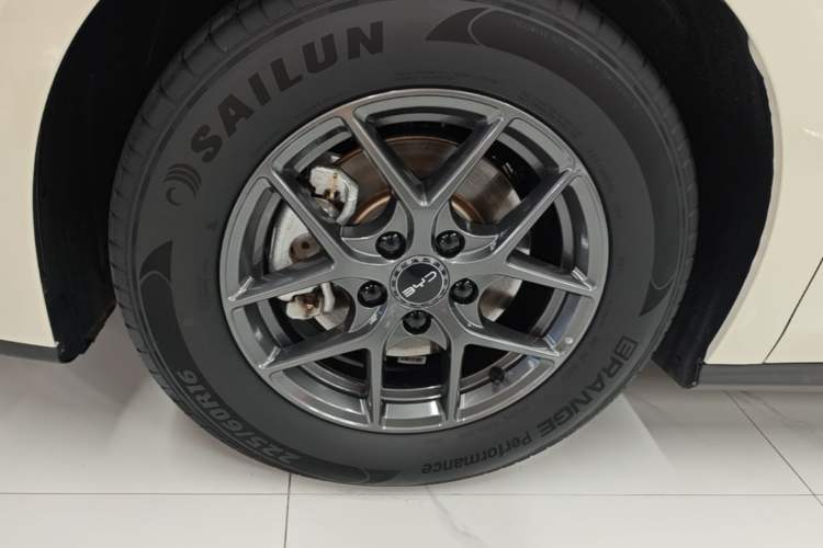 Used BYD Seal 06 New Energy 2025 DM-i Smart Drive 80KM Luxury Model Left Front Wheel Hub