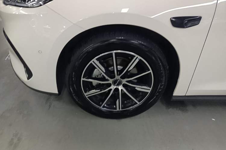Used BYD Seal 06 New Energy 2025 DM-i Smart Drive 120KM Deluxe Model Left Front Wheel Hub