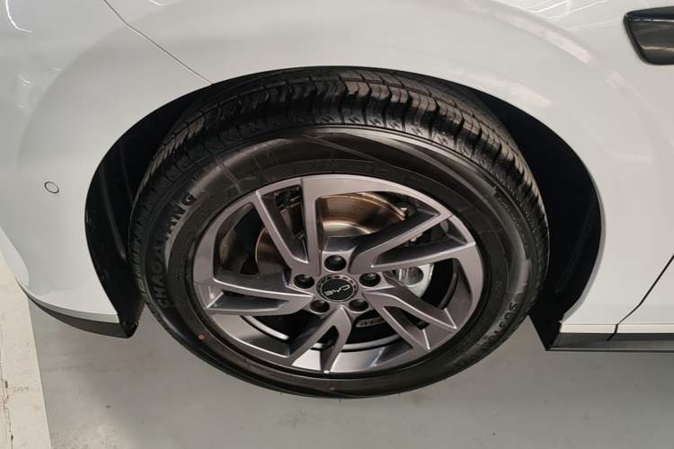 Used BYD Seal 06 New Energy 2025 EV 470KM Prestige Edition Left Front Wheel Hub