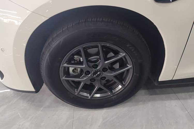 Used BYD Seal 06 New Energy 2025 DM-i Smart Drive 80KM Luxury Model Left Front Wheel Hub