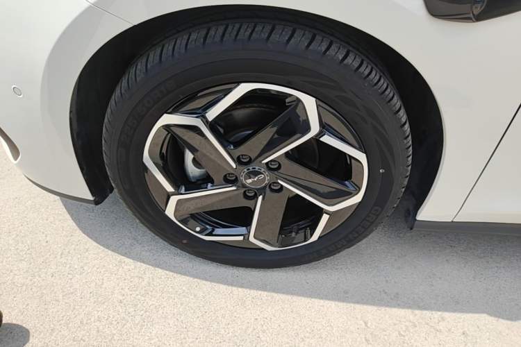 Used BYD Seal 06 New Energy 2025 DM-i Intelligent Drive 120KM Flagship Model Left Front Wheel Hub