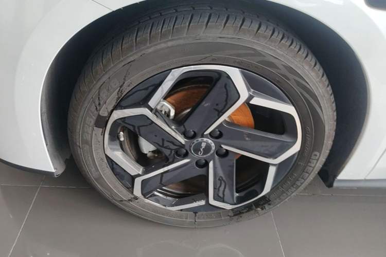 Used BYD Seal 06 New Energy 2025 DM-i Intelligent Drive 120KM Flagship Model Left Front Wheel Hub
