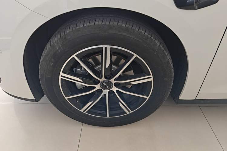 Used BYD Seal 06 New Energy 2025 DM-i Smart Drive 120KM Deluxe Model Left Front Wheel Hub
