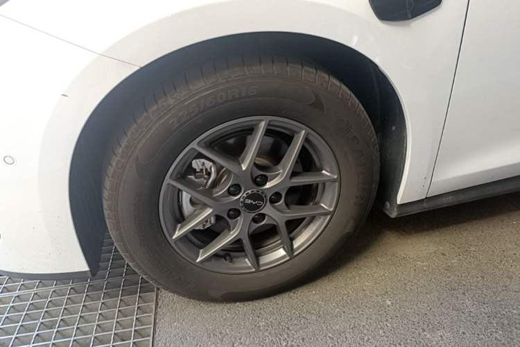 Used BYD Seal 06 New Energy 2025 DM-i Smart Drive 80KM Luxury Model Left Front Wheel Hub
