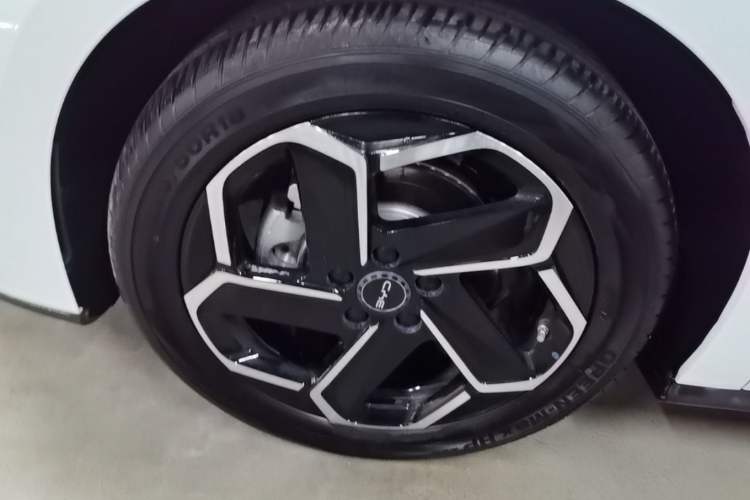 Used BYD Seal 06 New Energy 2025 DM-i Intelligent Drive 120KM Flagship Model Left Front Wheel Hub