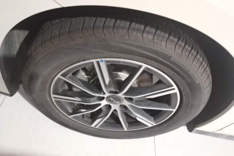 Used BYD Seal 06 New Energy 2025 DM-i Smart Drive 120KM Prestige Model Left Front Wheel Hub