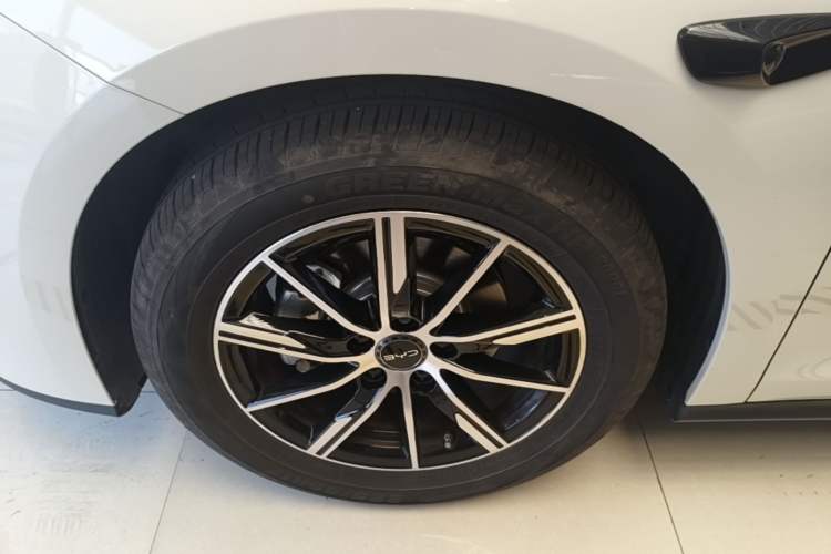 Used BYD Seal 06 New Energy 2025 DM-i Smart Drive 120KM Deluxe Model Left Front Wheel Hub
