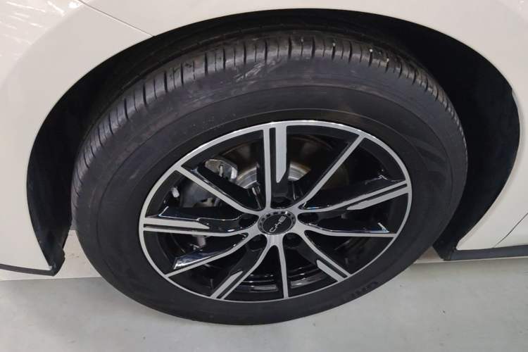Used BYD Seal 06 New Energy 2025 DM-i Smart Drive 120KM Prestige Model Left Front Wheel Hub