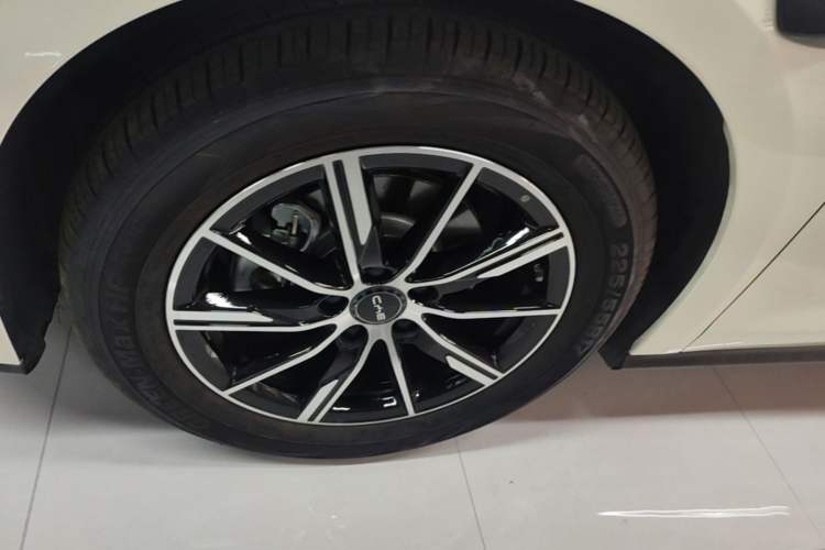 Used BYD Seal 06 New Energy 2025 DM-i Smart Drive 120KM Prestige Model Left Front Wheel Hub