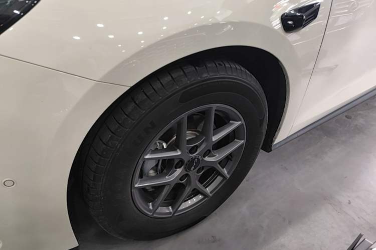 Used BYD Seal 06 New Energy 2025 DM-i Smart Drive 80KM Luxury Model Left Front Wheel Hub