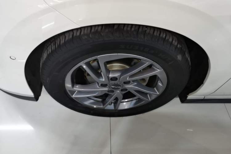 Used BYD Seal 06 New Energy 2025 EV 545KM Premium Edition Left Front Wheel Hub