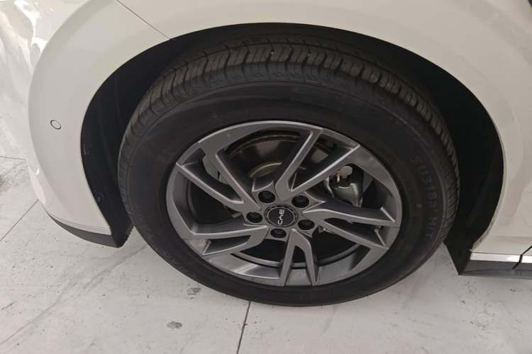 Used BYD Seal 06 New Energy 2025 EV 470KM Prestige Edition Left Front Wheel Hub