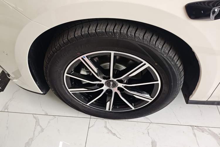 Used BYD Seal 06 New Energy 2025 DM-i Smart Drive 120KM Deluxe Model Left Front Wheel Hub