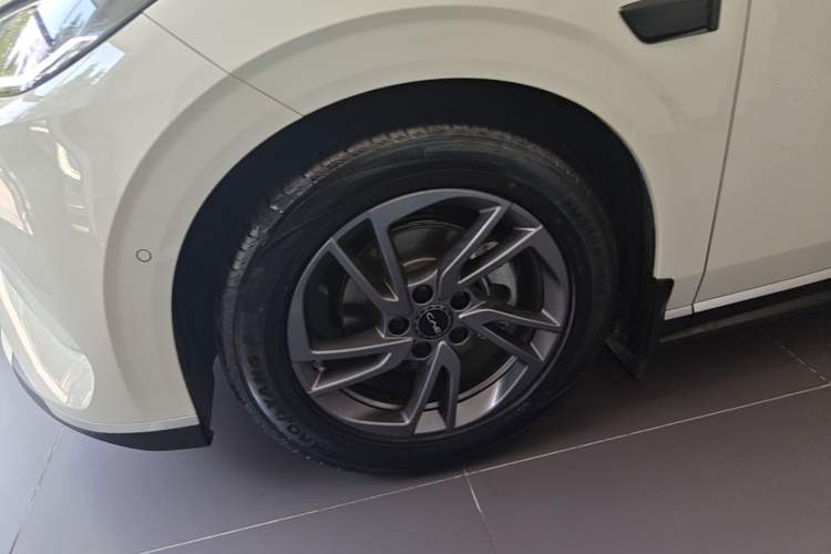 Used BYD Seal 06 New Energy 2025 EV 545KM Premium Edition Left Front Wheel Hub