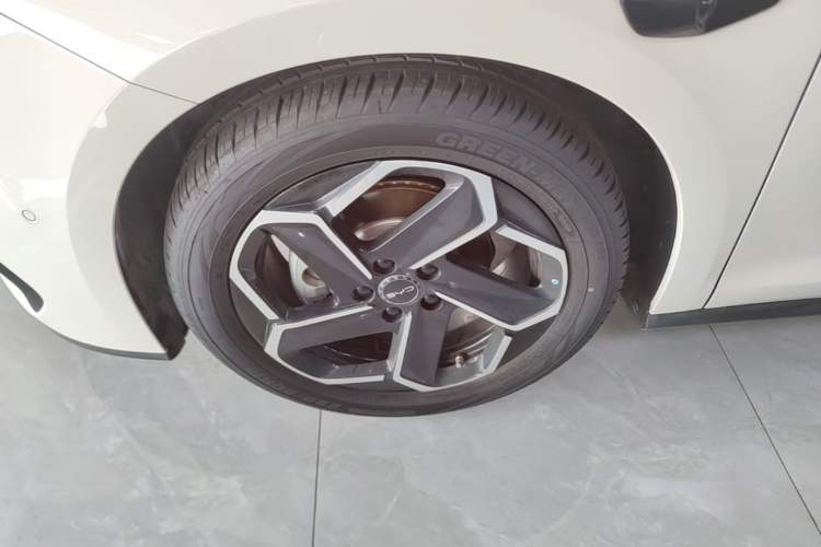 Used BYD Seal 06 New Energy 2025 DM-i Intelligent Drive 120KM Flagship Model Left Front Wheel Hub