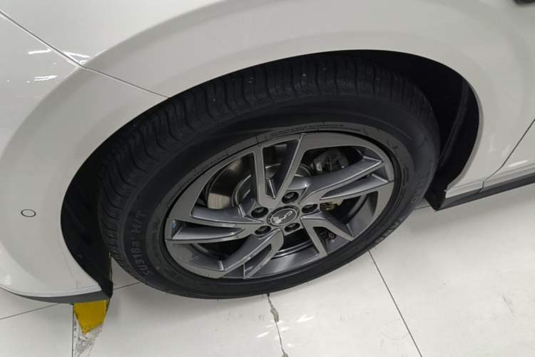 Used BYD Seal 06 New Energy 2025 EV 545KM Premium Edition Left Front Wheel Hub