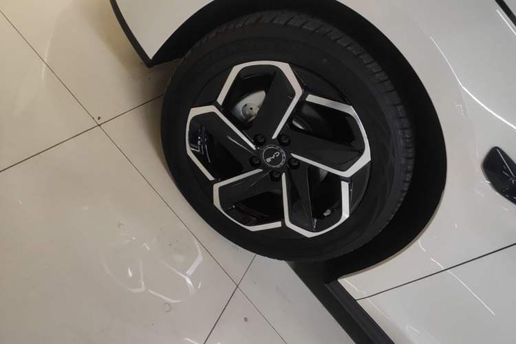 Used BYD Seal 06 New Energy 2025 DM-i Intelligent Drive 120KM Flagship Model Left Front Wheel Hub