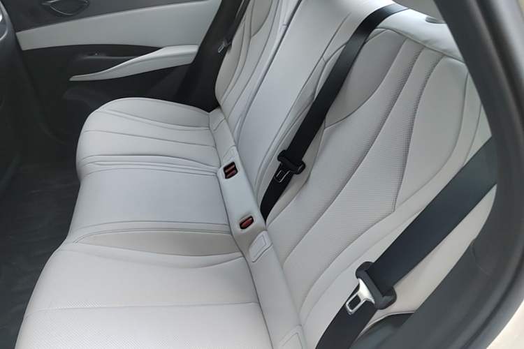 Used BYD Seal 06 New Energy 2025 DM-i Smart Drive 120KM Prestige Model Left Rear Seat