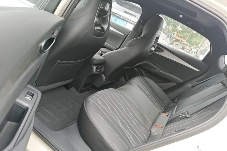Used BYD Seal 06 New Energy 2025 DM-i Intelligent Drive 120KM Flagship Model Left Rear Seat