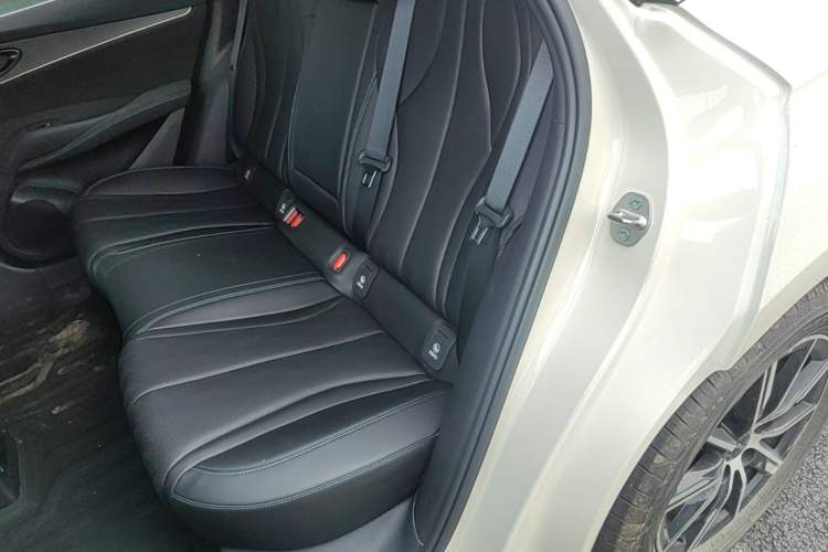 Used BYD Seal 06 New Energy 2025 DM-i Smart Drive 120KM Deluxe Model Left Rear Seat