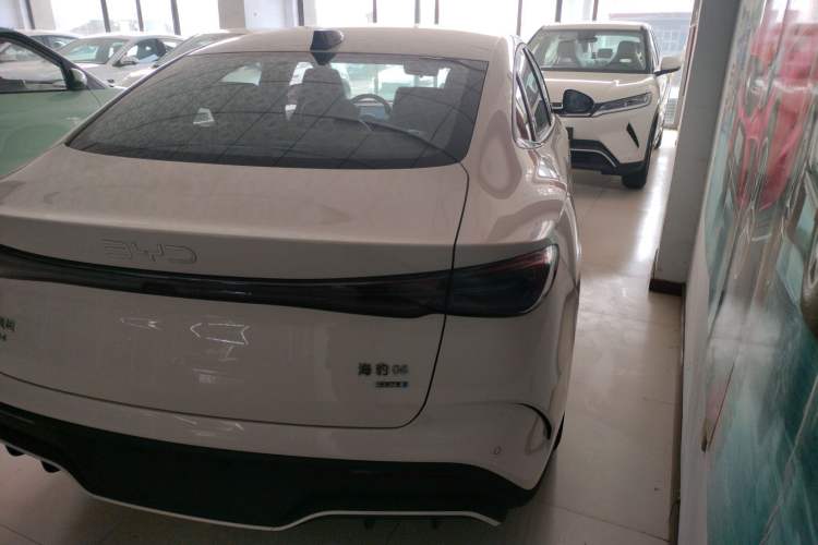 Used BYD Seal 06 New Energy 2025 DM-i Smart Drive 80KM Luxury Model Rear Right 45 Deg