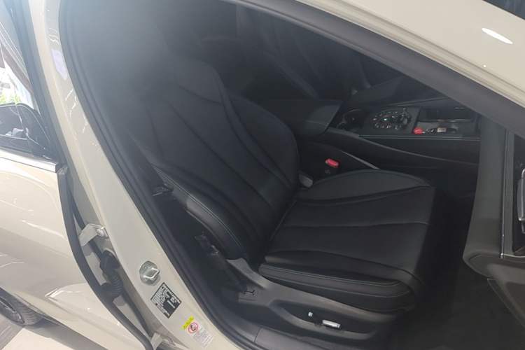 Used BYD Seal 06 New Energy 2025 DM-i Smart Drive 120KM Deluxe Model Right Front Seat