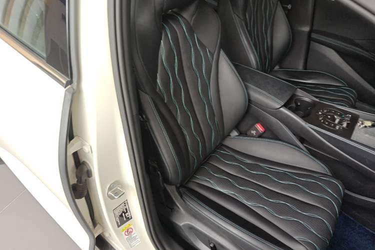 Used BYD Seal 06 New Energy 2025 DM-i Intelligent Drive 120KM Flagship Model Right Front Seat