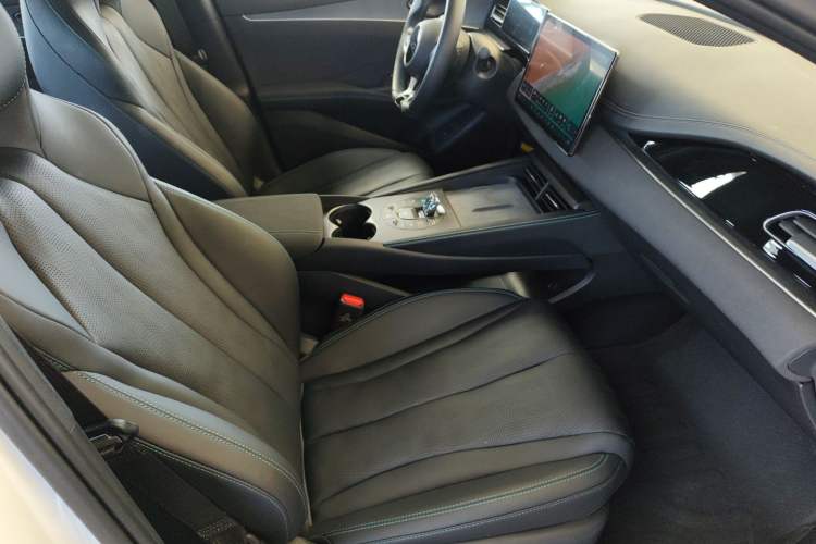 Used BYD Seal 06 New Energy 2025 DM-i Smart Drive 120KM Deluxe Model Right Front Seat