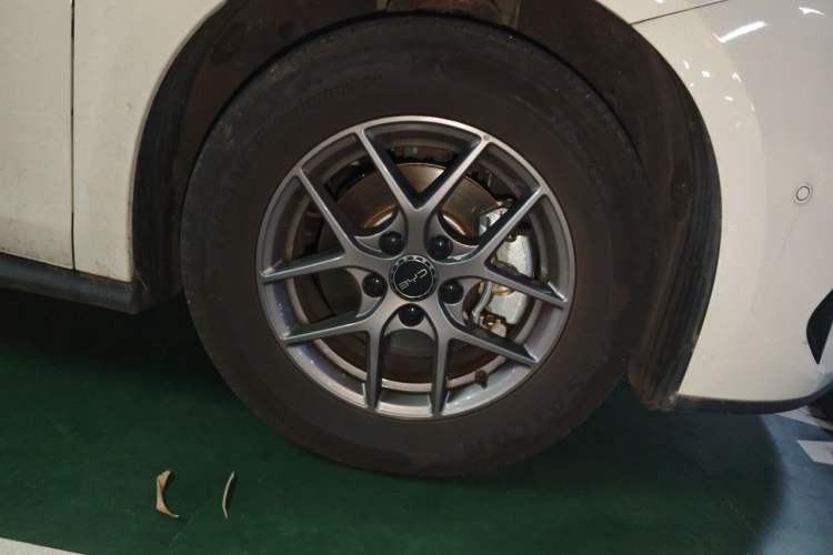 Used BYD Seal 06 New Energy 2025 DM-i Smart Drive 80KM Luxury Model Right Front Wheel Hub