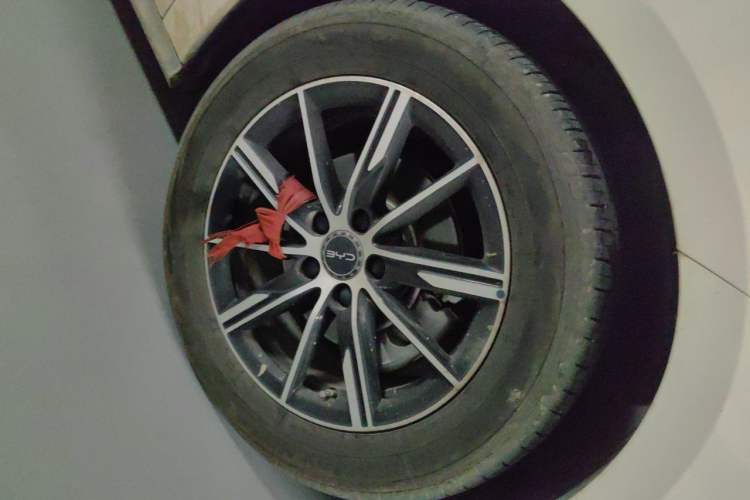 Used BYD Seal 06 New Energy 2025 DM-i Smart Drive 80KM Prestige Model Right Front Wheel Hub