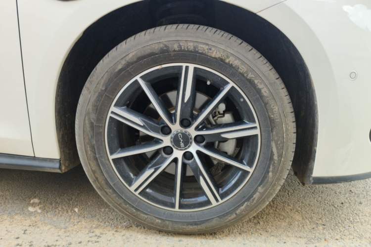 Used BYD Seal 06 New Energy 2025 DM-i Smart Drive 120KM Deluxe Model Right Front Wheel Hub